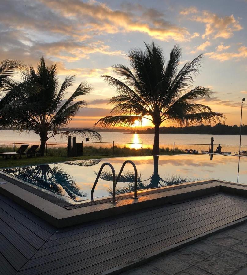 Hotel Lake Park Полонарува Екстериор снимка